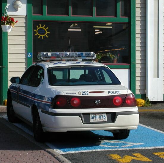 Policja z St. John's...chyba kulawi...