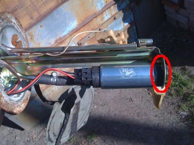 tej gumy montazowej zaznaczonej w czeronym kolku nie bylo w zestawie , ale pasowalo z walbro , tak samo jak sitko ktore zatrudnilem do dalszej pracy , to z zestawu sie raczej nie nadawalo