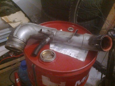 za co sa odpowiedzialne te dwa kroćce ktore wychodza z tej rury?