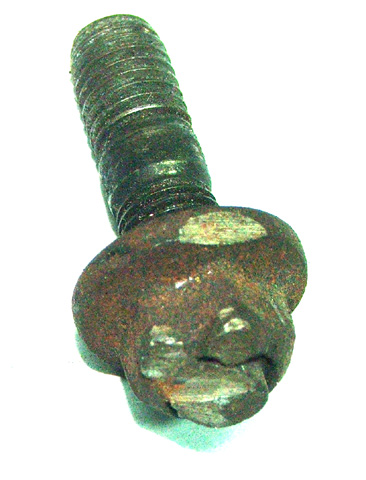 Przeaz tą szpilke (kolektor turbina) musiałem wyjąć silnik bo nie dało się nałożyć nawet klucza