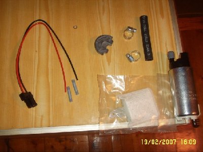 to pompa walbro 255 gss341 do nissana 200sx s13 wraz z zestawem montażowym.<br />czyli 100% potrzebnych rzeczy do wymiany.